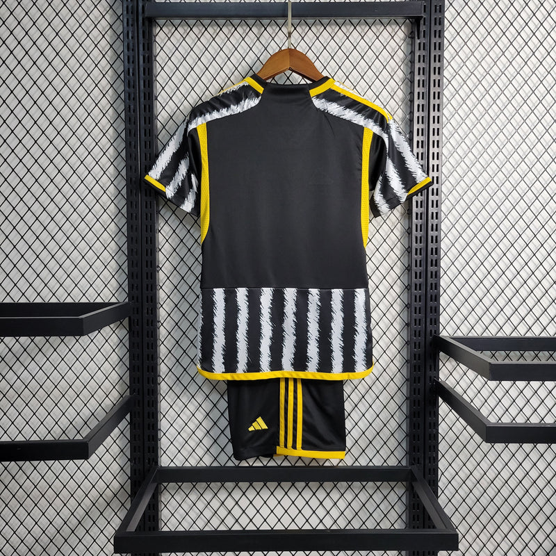 Kit Infantil Juventus Home 23/24 Torcedor Adidas Masculina - Branca e Preta Listrada