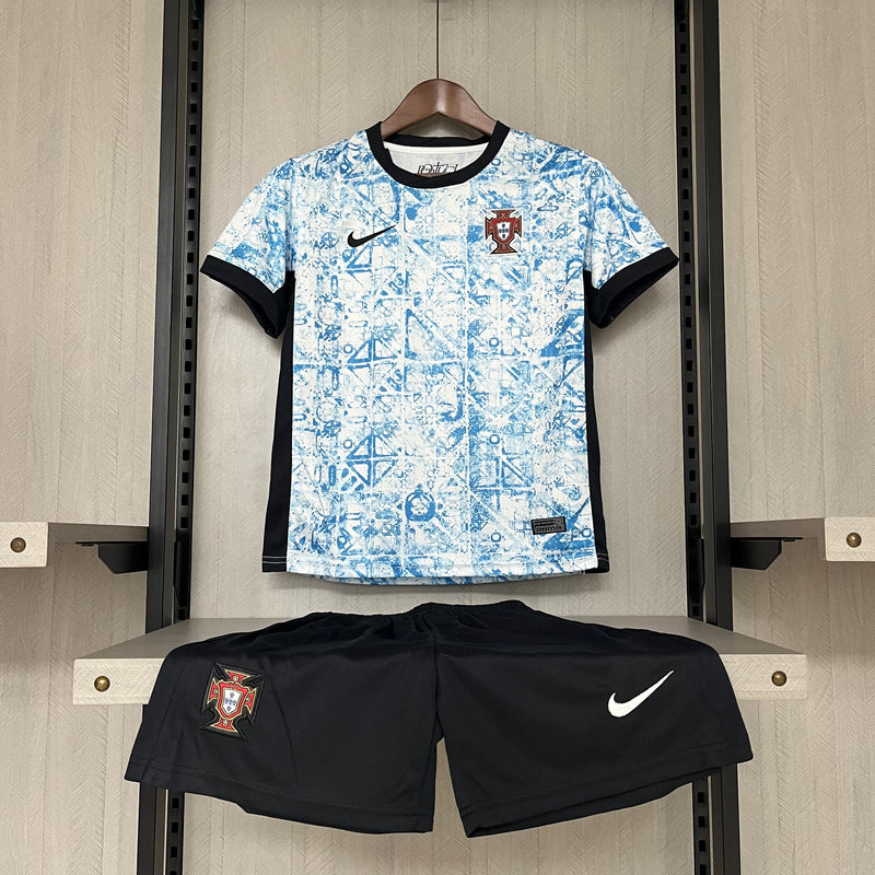 Kit Infantil Portugal Away 24/25 Nike Unissex - Branco e Azul (Shorts Preto)