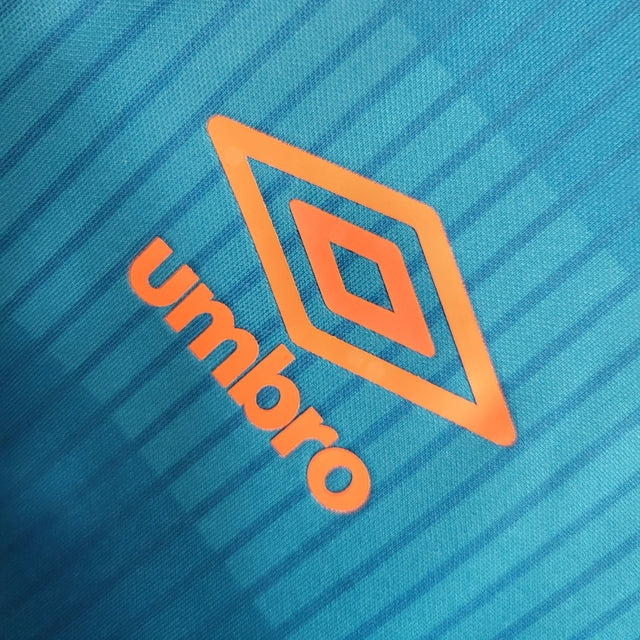 Camisa Fluminense Pré-Jogo 23/24 Torcedor Umbro Masculina - Azul e Laranja