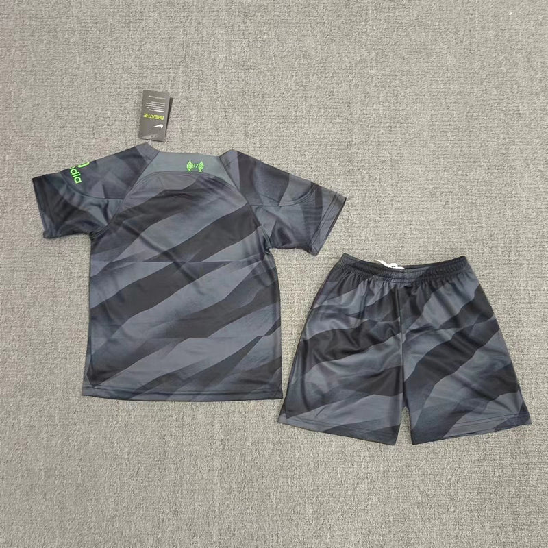 Kit Infantil Liverpool Goleiro 23/24 Camisa + Shorts Nike Unissex - Preto