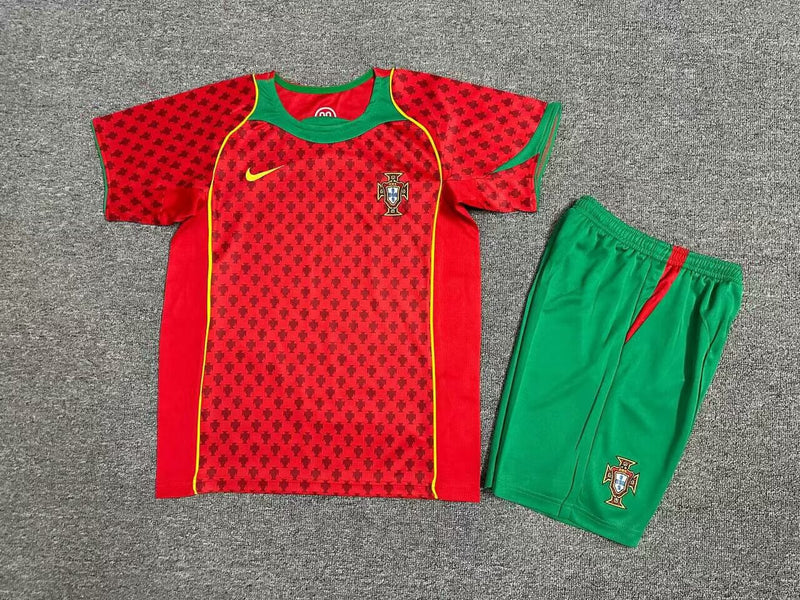 Kit Infantil Portugal Home Retrô 2004 Camisa + Shorts Nike Unissex - Vermelho