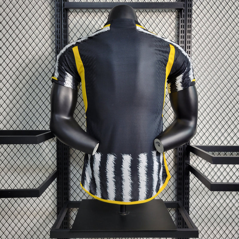 Camisa Juventus Home 23/24 Jogador Adidas Masculina - Branca e Preta Listrada