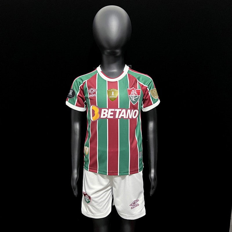 Kit Infantil Fluminense Home 23/24 Camisa + Shorts + Patch Umbro Unissex - Vermelho verde e Branca