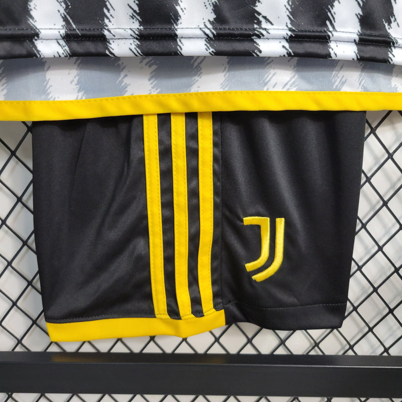 Kit Infantil Juventus Home 23/24 Torcedor Adidas Masculina - Branca e Preta Listrada