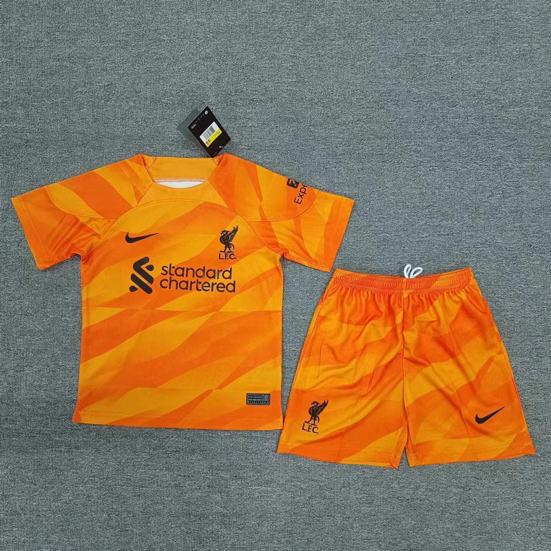 Kit Infantil Liverpool Goleiro 23/24 Camisa + Shorts Nike Unissex - Laranja