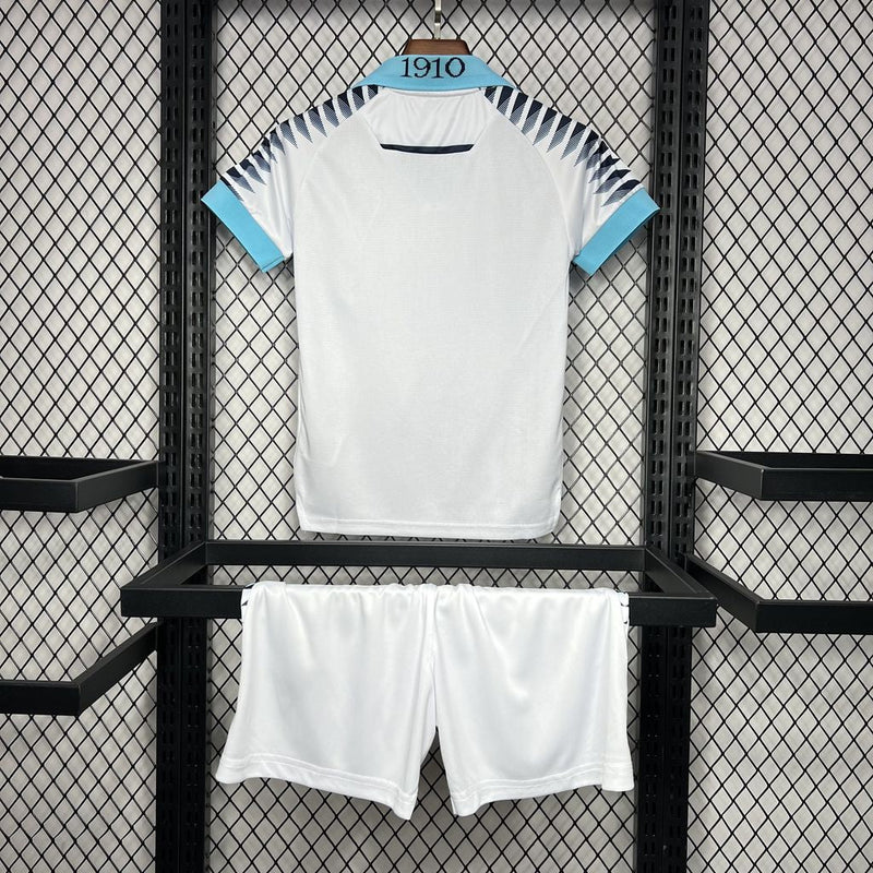 Kit Infantil Cádiz Away 24/25 Unissex Macron - Branco e Azul