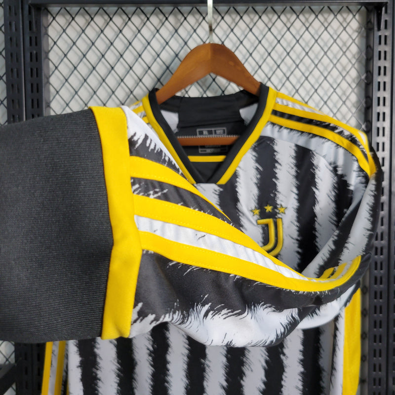 Camisa Juventus Home Manga Longa 23/24 Torcedor Adidas Masculina - Branca e Preta Listrada