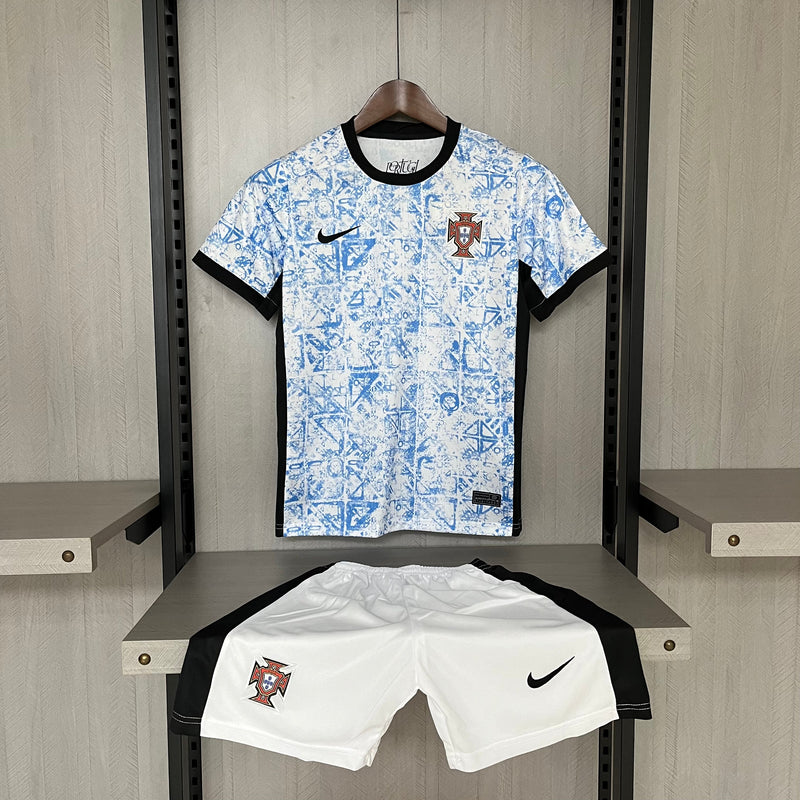 Kit Infantil Portugal Away 24/25 Torcedor Nike Masculina - Branco e Azul