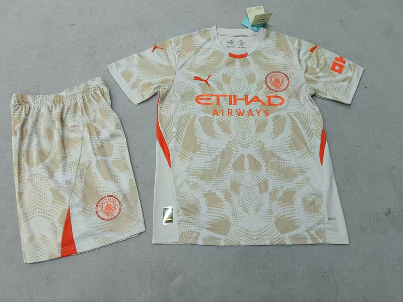 Kit Infantil Manchester City Goleiro 23/24 Unissex Puma - Branco e Laranja