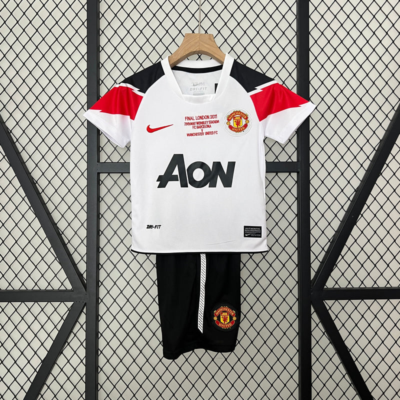 Kit infantil Manchester United Retrô Away 2010 Unissex Nike -  Branca