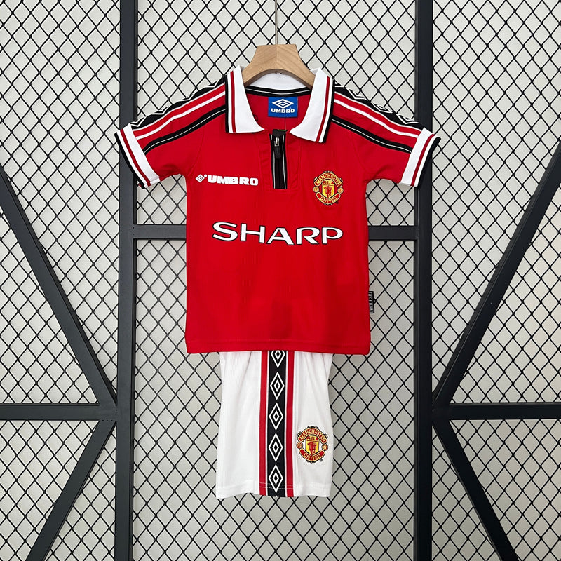 Kit infantil Manchester United Retrô Home 1999 Unissex Umbro  -  Vermelho