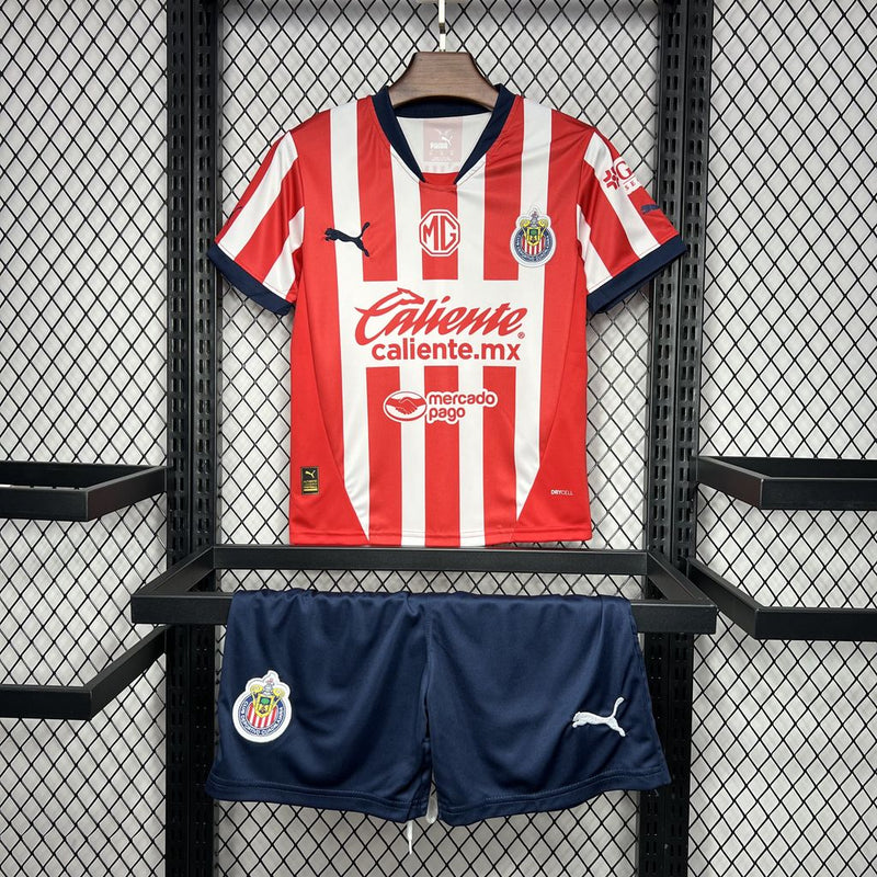 Kit Infantil Chivas Guadalajara Home 24/25 Puma Unissex Masculina - Branco e Vermelho