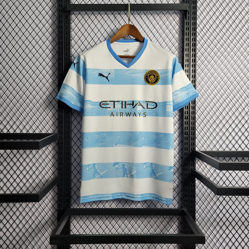 Camisa Manchester City Edição Comemorativa 22/23 Torcedor Puma Masculina - Branca e Azul