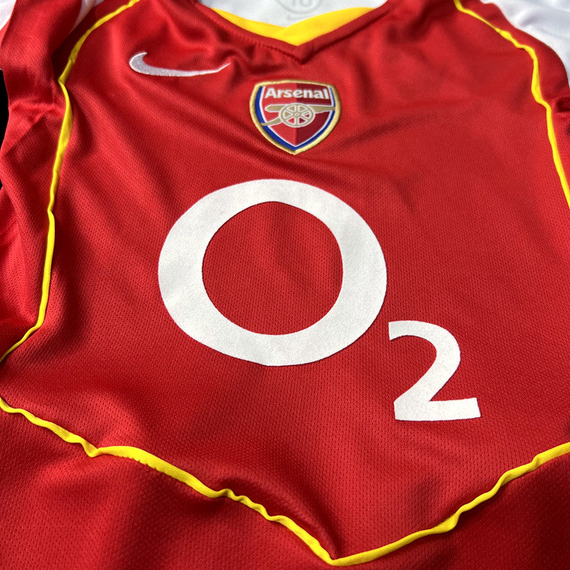 Kit Infantil Arsenal Home Retrô 2002 Camisa + Shorts Nike Unissex - Vermelho e Branco