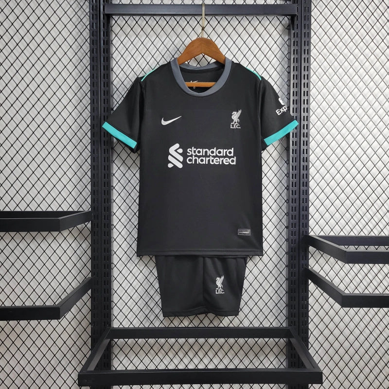 Kit Infantil Liverpool Away 24/25 Camisa + Shorts Nike Unissex - Preto